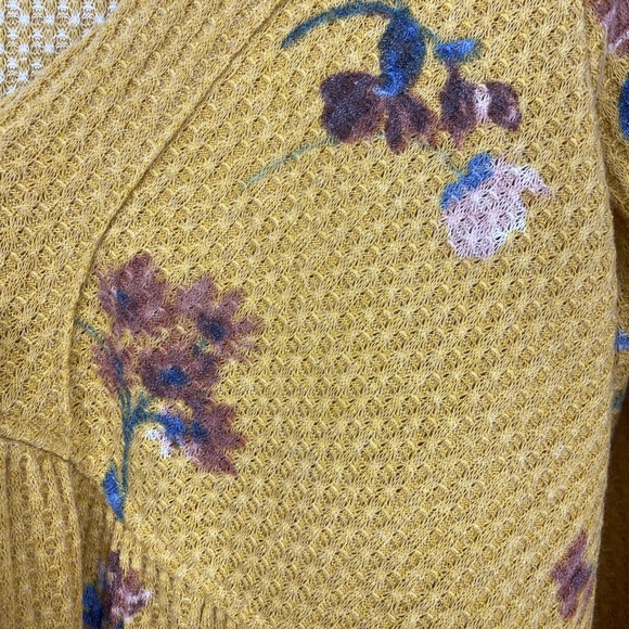 Bloomfield Mustard Yellow Floral Waffle Knit V Neck Top Size M NWT Ruffl… - Picture 6 of 9